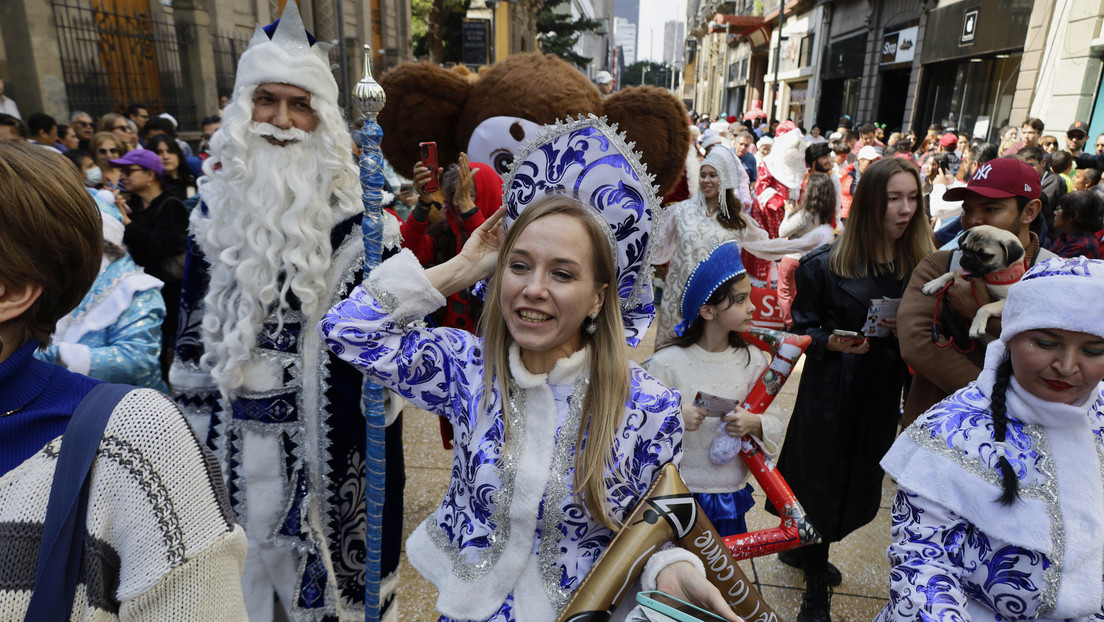 Desfile de Año Nuevo ruso llena de magia la Ciudad de México (VIDEO)