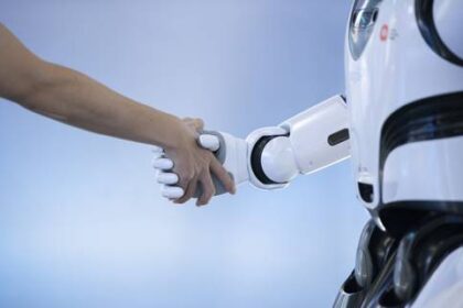 sophia,-el-famoso-robot-e-icono-global-de-la-ia,-conquista-la-feria-de-innovacion-de-zimbabue