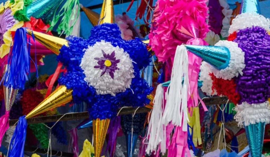 Comerciantes de piñatas de picos confían que este año si se venderá toda la mercancía