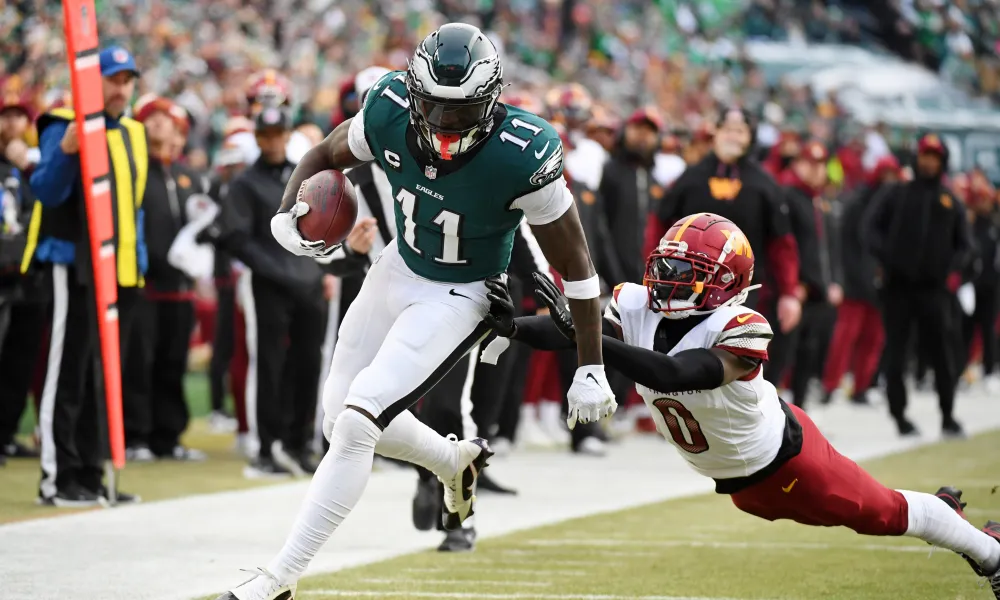 La humillante paliza la concretó Will Shipley al conseguir el séptimo touchdown terrestre—récord de playoffs—tras una escapada de 57 yardas.