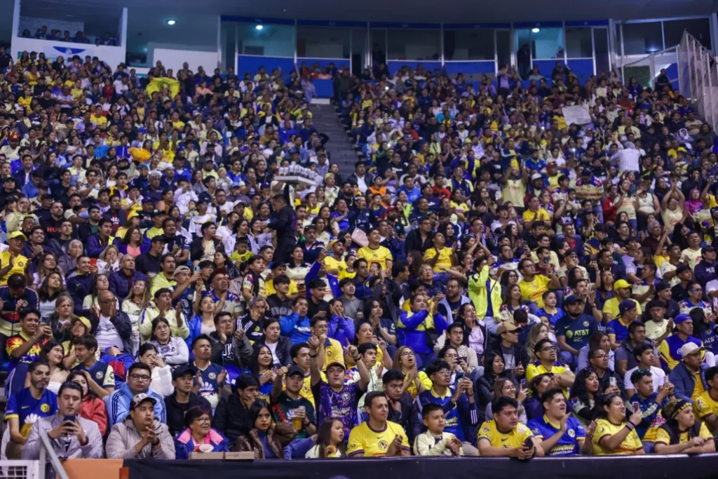 Detienen a aficionados de América que asaltaron a una pareja en el estadio Azulcrema