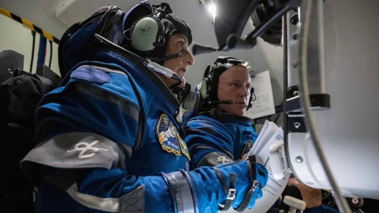 Astronautas de Starliner, cobran los astronautas