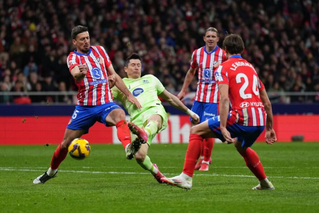 Barcelona consigue espectacular remontada ante Atlético de Madrid y recupera la cima