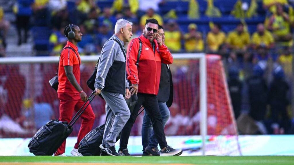 Directivos de Toluca sufren el robo de celulares en el estadio de América