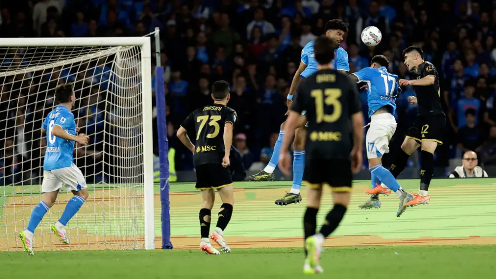 VIDEO: Johan Vásquez anota gol del empate entre Genoa y Napoli