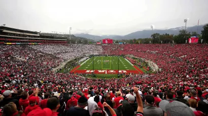 Rose Bowl (Los Ángeles, California): 88 mil espectadores, ningún equipo lo usa como sede, albergará 6 partidos.